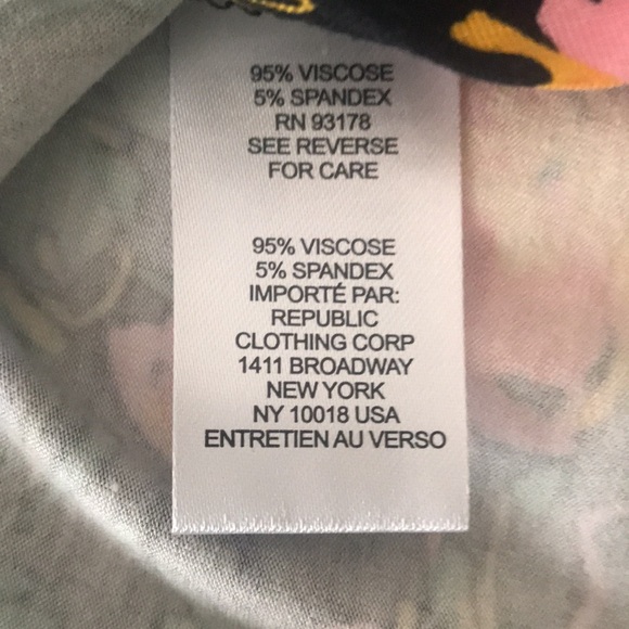 Elie Tahari Short Sleeve Flower Top Size Small NWT. - Picture 4 of 5